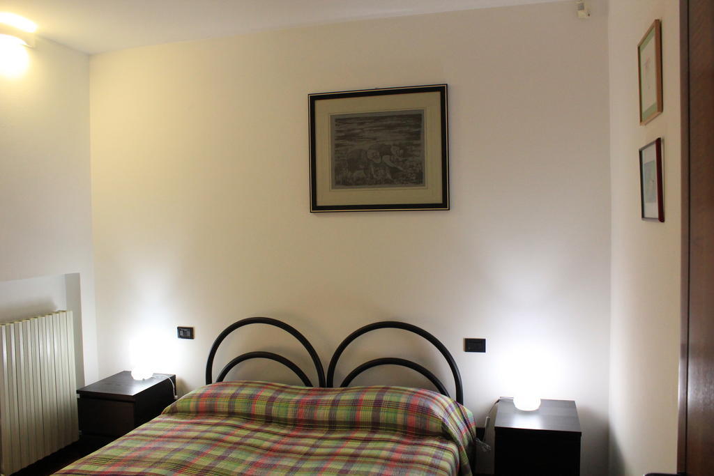 3 Tesori B&B Castel dʼArio Habitación foto